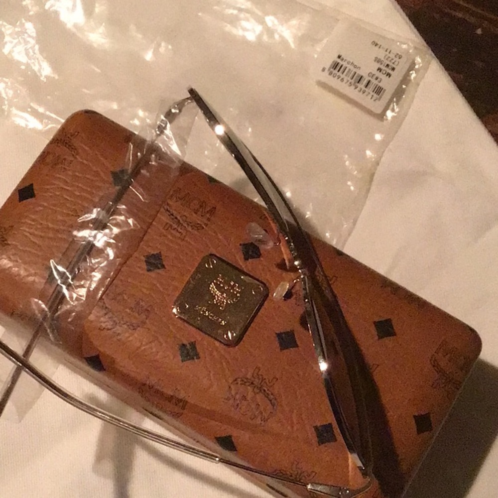 New MCM Aviator Sunglasses with case - Picture 2 of 4